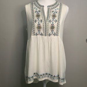 Knox rose embroidered tank size small